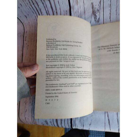 Pee Wee Scout Rosey Noses Freezing Toes And Tricks Or Treats Paper Back Books - Picture 10 of 12